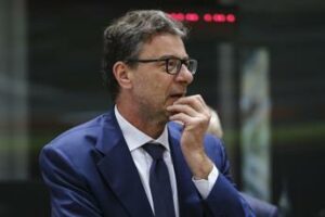 Manovra da Giorgetti operazione Robin Hood Contenti gli operai meno le banche