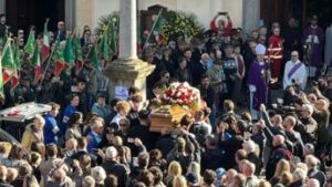 Matilde Lorenzi oggi a Giaveno i funerali della sciatrice