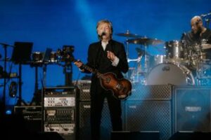 Parigi riapre Notre Dame Paul McCartney tra i possibili cantanti alla cerimonia