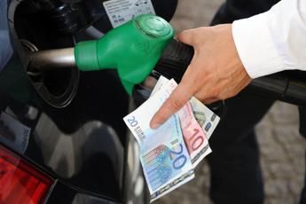 Prezzo benzina e diesel chi guadagna e chi perde dalla rimodulazione delle accise