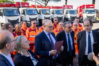 Roma Gualtieri presenta i nuovi mezzi di servizio Ama