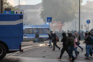 Scontri corteo pro Palestina a Roma 4 i fermati tra loro un arresto e 2 denunce