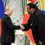 Steven Seagal Morirei per Putin. E la Russia e pronta a mandarlo in guerra