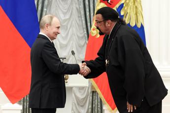 Steven Seagal Morirei per Putin. E la Russia e pronta a mandarlo in guerra