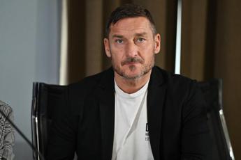 Totti e il ritorno in campo un affare da 100 milioni due club ideali ecco perche