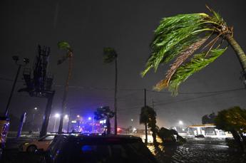 Uragano Milton in Florida blackout tornado multipli e vittime