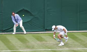 Wimbledon manda in pensione i giudici di linea intelligenza artificiale arbitra i match