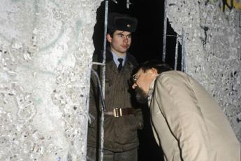 35 anni fa la caduta del muro di Berlino Meloni Mai piu totalitarismi