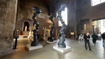 Alle Terme di Diocleziano le sculture dellartista inglese Tony Cragg