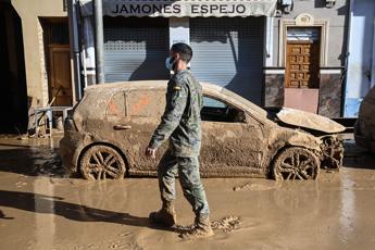 Alluvione Spagna 213 morti. Il parcheggio di Valencia sommerso E un cimitero