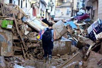 Alluvione Spagna continua ricerca dei dispersi conclusa allerta per la Dana