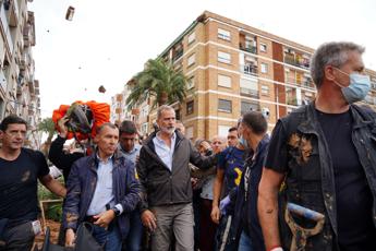 Alluvione in Spagna assassino re Felipe contestato a Valencia Video