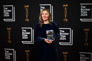 Booker Prize Samantha Harvey vince con il romanzo Orbital