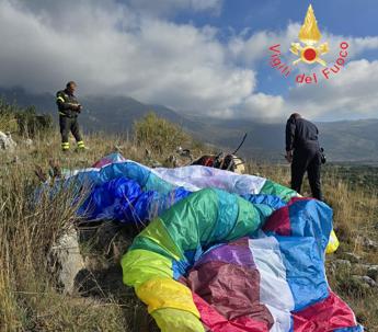 Cosenza si schianta col parapendio muore a 57 anni