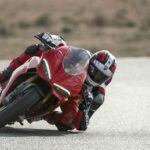 EICMA 2024 Ducati presenta la nuova Panigale V2 e Streetfighter V2