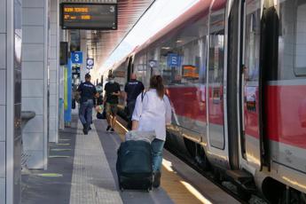 Ferrovie Altroconsumo chiede maggiore tutela per passeggeri indennizzi automatici per ritardi