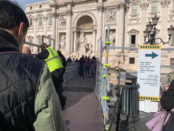 Fontana di Trevi Gualtieri inaugura passerella Biglietto Valuteremo