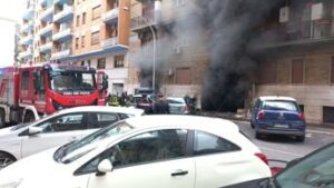 Incendio in garage condominiale a Roma nessun ferito