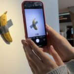 La Banana di Maurizio Cattelan allasta per 1 milione di dollari