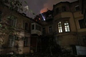 Massiccio attacco con droni su Odessa incendi e un morto nella citta ucraina