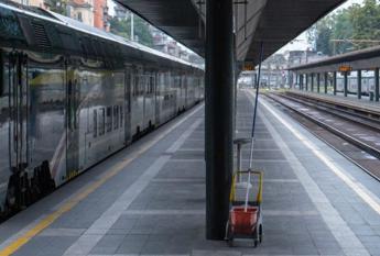 Parla il capotreno ferito a Genova Sputi e calci poi 4 coltellate