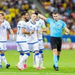 Polemiche in Romania Kosovo cori pro Serbia i calciatori ospiti lasciano il campo Video