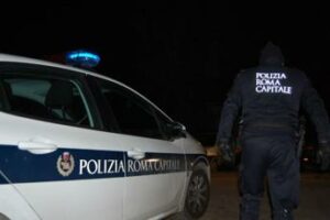 Roma tre vigi urbani travolti durante rilievi incidente uno grave