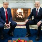 Trump alla Casa Bianca da Biden stretta di mano e sorrisi Video