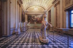 Uffizi il cavallo romano torna a nitrire nella sala della Niobe