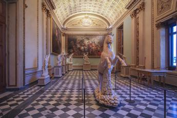 Uffizi il cavallo romano torna a nitrire nella sala della Niobe